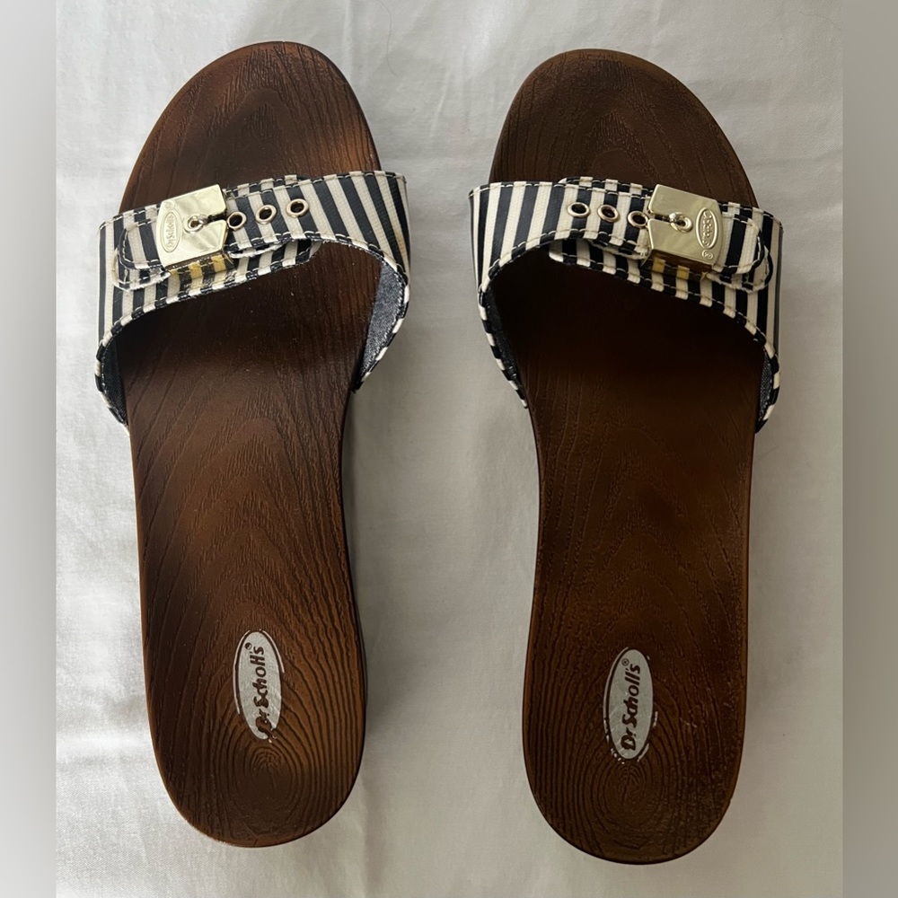 Dr Scholls Navy and White Striped Sandals Size 8
They are in great condition